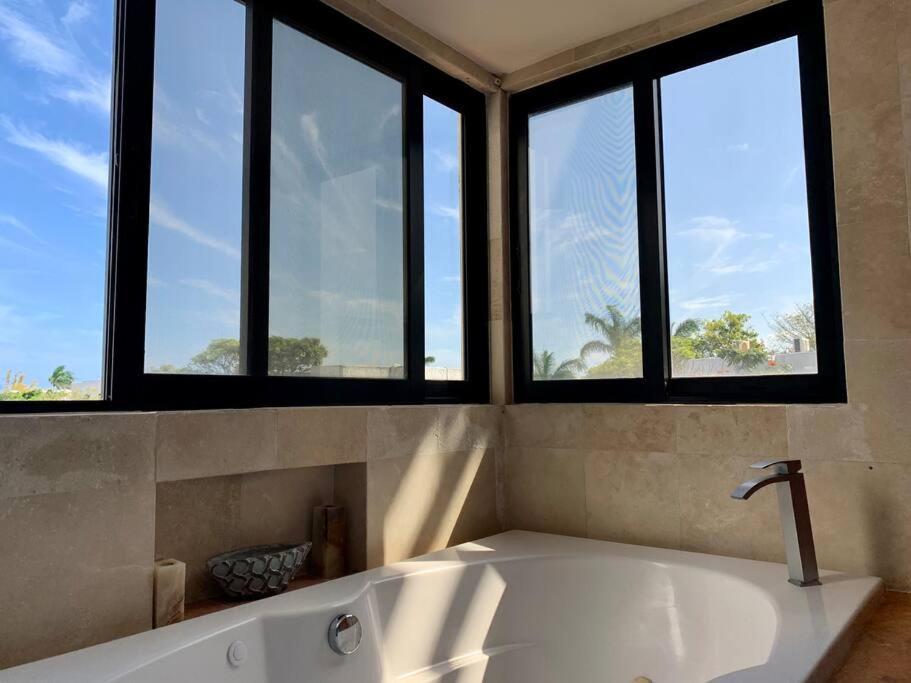 Charming Lagoon Front Villa By Casa Paraiso Cancún Exteriör bild