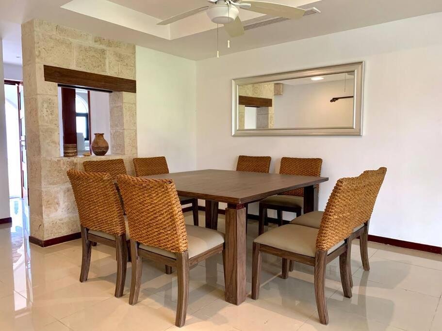 Charming Lagoon Front Villa By Casa Paraiso Cancún Exteriör bild